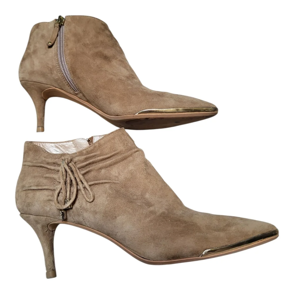 DKNY PELIA Tan Suede Heeled Ankle Boots with Pointed Toe - Size 7